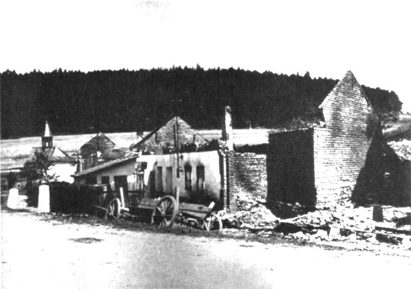 V Javoříčku na Olomoucku bylo 5. května 1945 zastřeleno 38 mužů. Nacisti zdevastovali i desítky domů.