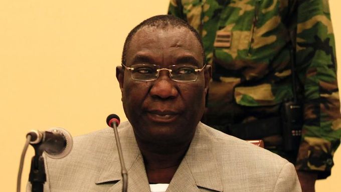 Bývalý prezident Michel Djotodia odstoupil, protože nedokázal zastavit násilnosti vyvolané rozbroji mezi muslimskou menšinou a křesťanskou většinou reprezentovanou milicemi anti-balaka.