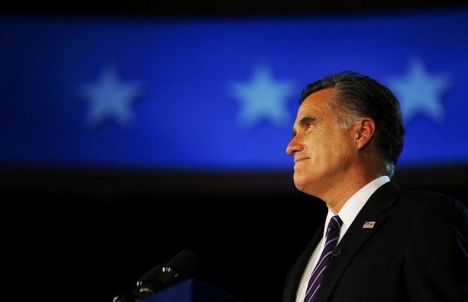 Poražený kandidát na prezidenta USA Mitt Romney poté, co veřejně uznal Obamovo vítězství. Boston, Massachusetts