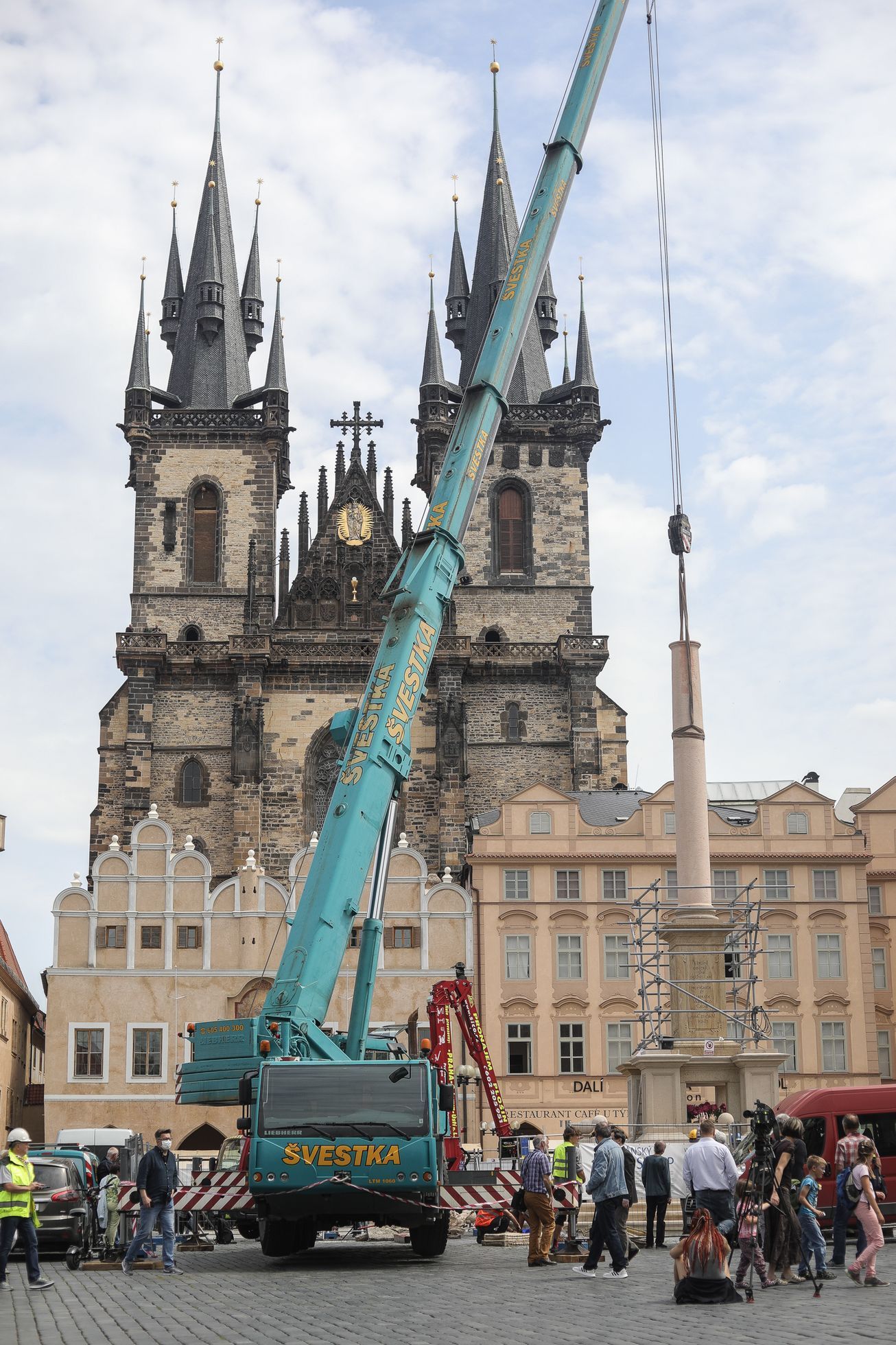 Stavba Mariánský sloup, Staroměstské náměstí, sochař Petr Váňa