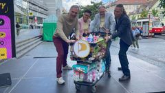 Předseda Pirátů Zdeněk Hřib, místopředsedkyně Olga Richterová, ekonomický expert strany Libor Dušek a poslanec Ivan Bartoš.