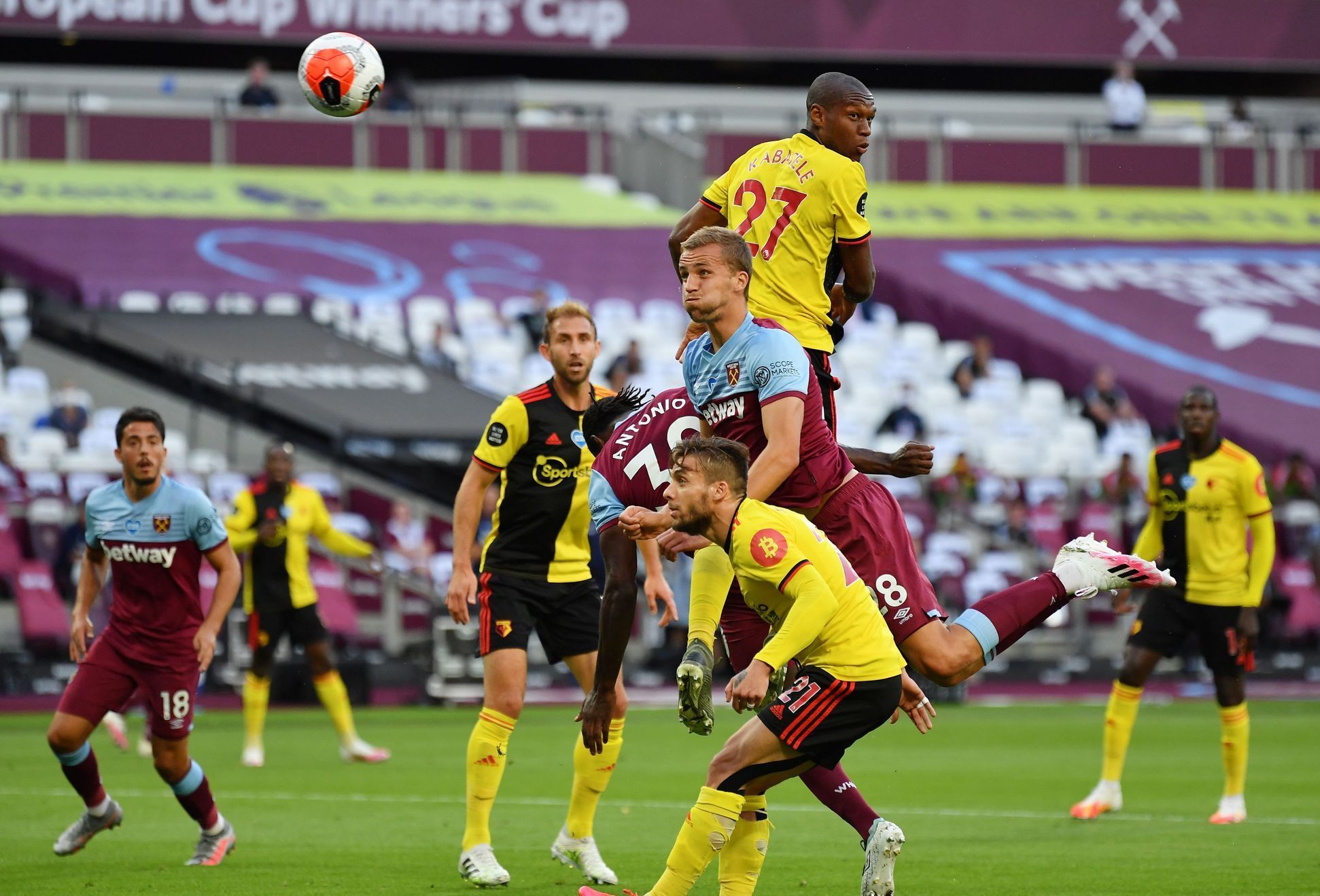 Tomáš Souček dává gól v zápase West Ham United - Watford