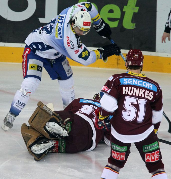 Hokej, extraliga, Sparta - Kometa Brno: Marek Pinc a Jiří Hunkes - Leoš Čermák -