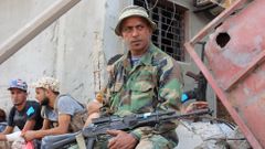 Bojovník libyjské armády na předměstí Syrty