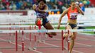 Zlatá tretra 2015: Sharika Nelvisová  a Alina Talajová (100 m přek.)