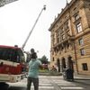 Ukázka požárního zásahu při příležitosti 140 let od požáru Národního divadla, hasiči, hašení