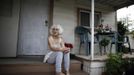 Geri Meeks, 78, sits on the steps of her trailer in which she has lived for 15 years, in Village Trailer Park in Santa Monica, California, July 13, 2012. Developer Marc Luzzatto wants to relocate residents from the trailer park to make way for nearly 500 residences, office space, stores, cafes and yoga studios, close to where a light rail line is being built to connect downtown Los Angeles to the ocean. Village Trailer Park was built in 1951, and 90 percent of its residents are elderly, disabled or both, according to the Legal Aid Society. Many have lived there for decades in old trailers which they bought. The property is valued at as much as $30 million, according the LA Times. REUTERS/Lucy Nicholson (UNITED STATES - Tags: REAL ESTATE BUSINESS SOCIETY POLITICS) Published: Čec. 14, 2012, 7:49 dop.