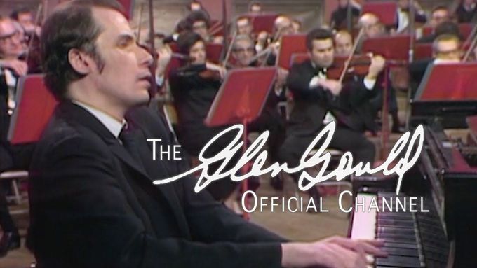 Karel Ančerl diriguje Beethovenův Pátý klavírní koncert, hrají Glenn Gould a Torontský symfonický orchestr.