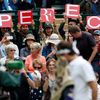 Fanoušci Rogera Federera  v 1. kole Wimbledonu