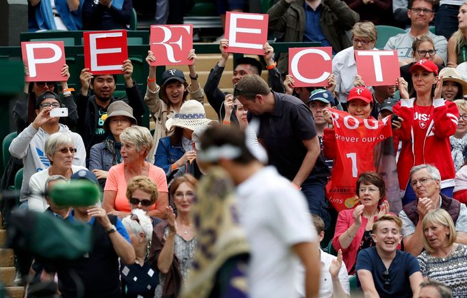 Fanoušci Rogera Federera  v 1. kole Wimbledonu