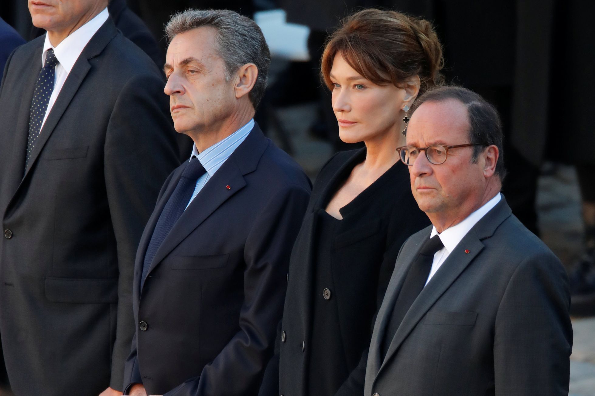Nicolas Sarkozy, Carla Bruni a François Hollande na pohřbu Charlese Aznavoura.