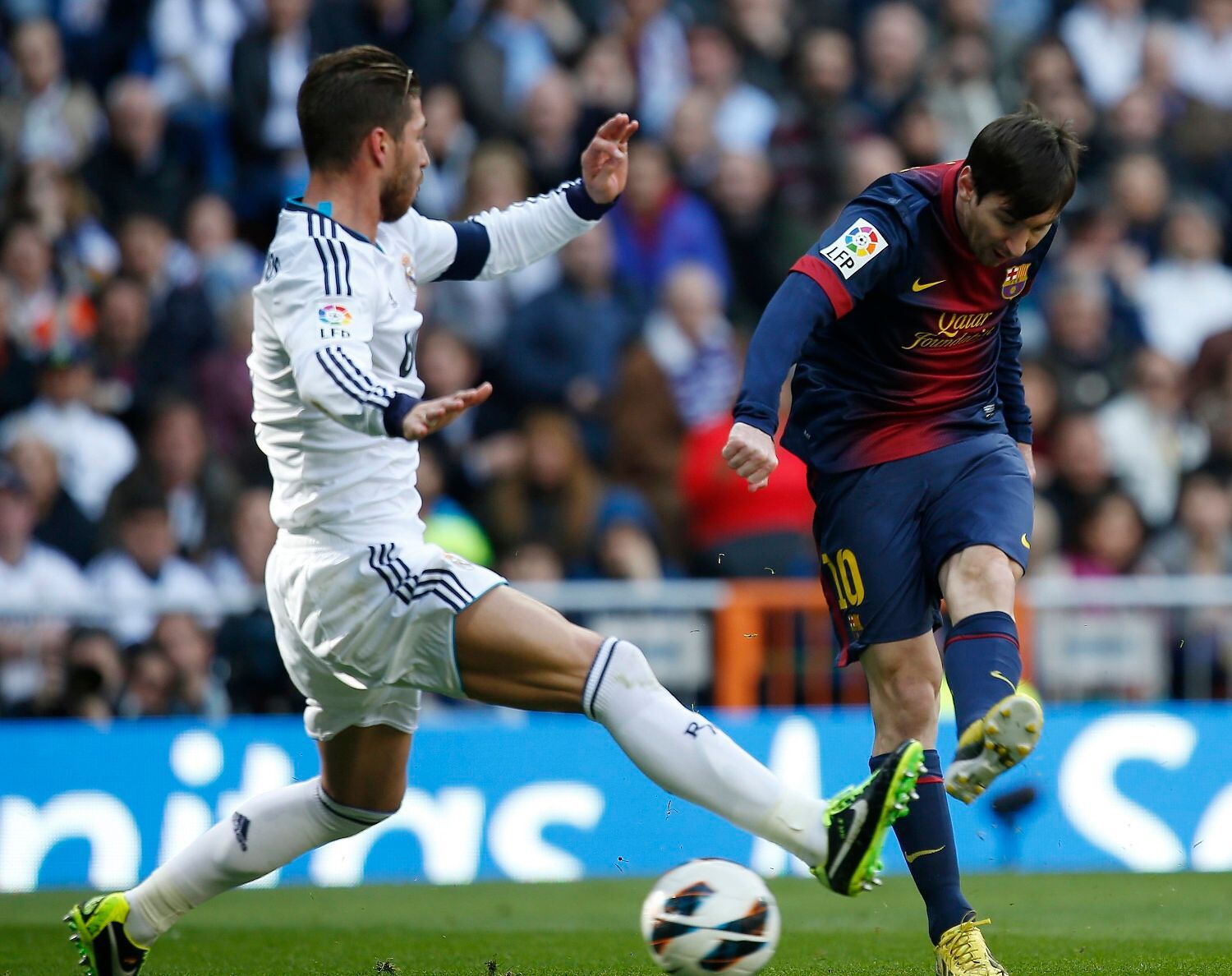 Real Madrid - Barcelona: Sergio Ramos - Lionel Messi dává gól