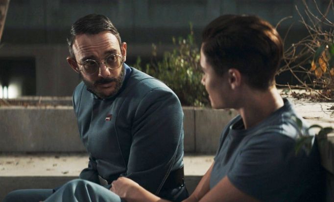 Omid Abtahi jako Penn Pershing a Katy O'Brian coby Elia Kane.