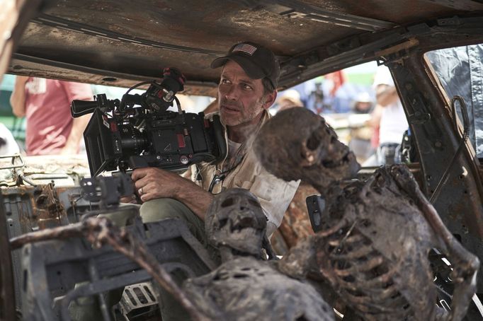 Režisér Zack Snyder při natáčení.