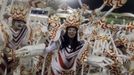 Revellers from the Imperatriz Leopoldinense samba school participate during the annual carnival parade in Rio de Janeiro's Sambadrome, February 12, 2013. REUTERS/Pilar Olivares (BRAZIL - Tags: SOCIETY) Published: Úno. 12, 2013, 6:11 dop.