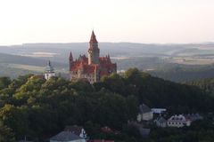 Řád německých rytířů chce zpět pozemky i hrad Bouzov