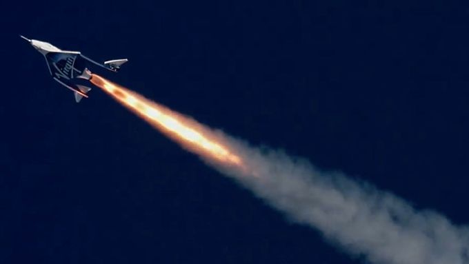 Raketoplán SpaceShipTwo absolvoval úspěšný testovací let do vesmíru