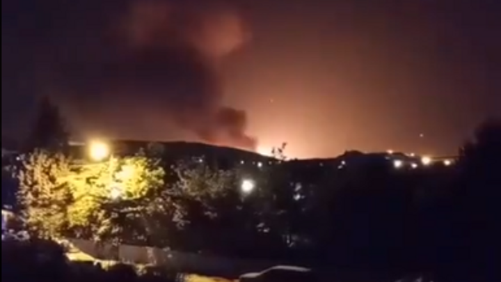 Záhadná exploze v Teheránu. Podle expertů došlo k výbuchu v systému na výrobu raket