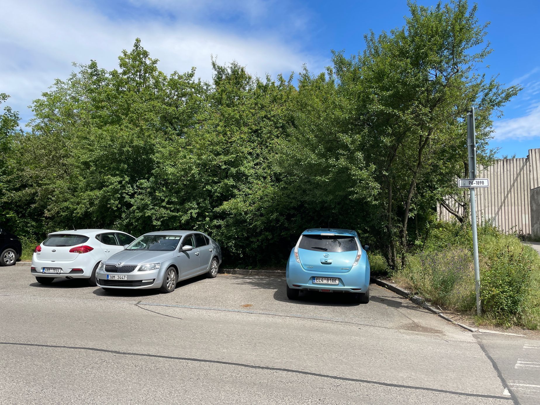 Vypouštění pneumatik auta EL značka Praha 6 Navigátorů