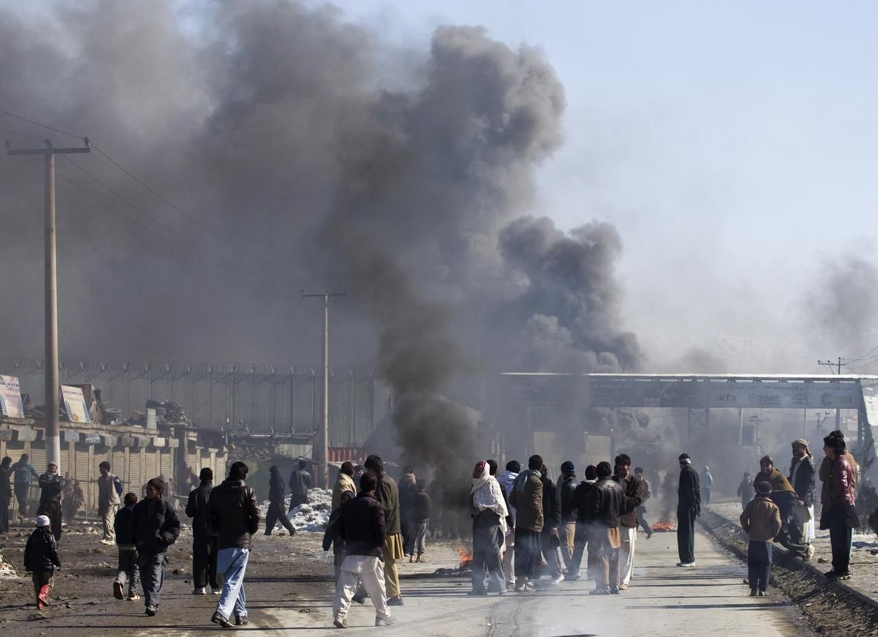 Afghánci protestovali proti pálení koránu na základně USA