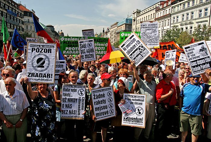 Demonstrace "NE základnám" na Václavském nám. - 11
