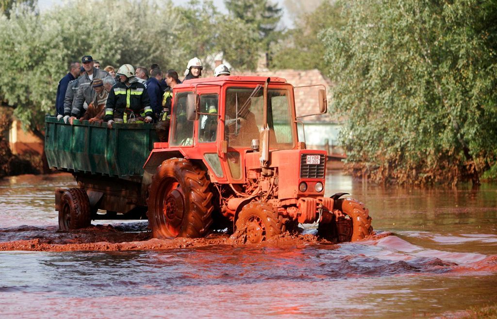 Maďarské vesnice zaplavily jedovaté kaly