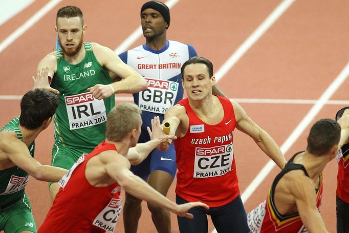 HME 2015 Praha: předávka Daniel Němeček a Patrik Šorm (4x400 m)