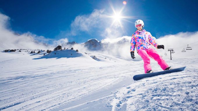 Víkendové cesty za lyžováním do zahraničí si lidé nepojišťují tak často jako klasickou dovolenou. (ilustrační foto)