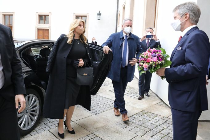 Předseda Senátu Miloš Vystrčil přivítal slovenskou prezidentku Zuzanu Čaputovou při její oficiální státní návštěvě Česka.