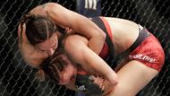 Lucie Pudilová v zápase UFC proti Antonině Ševčenkové (2019)