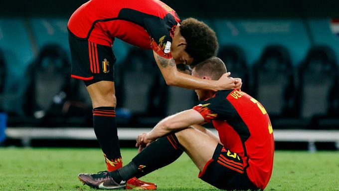 Belgičtí fotbalisté Axel Witsel a Jan Vertonghen vstřebávají zklamání z vyřazení z MS 2022 už ve skupině