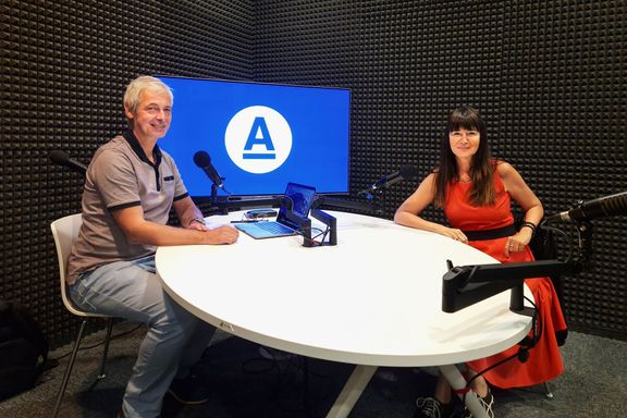 Podcast Za závěrkou. Vpravo šéfka Czech Press Photo Veronika Souralová, vlevo Tomáš Vocelka z Aktuálně. (Oba v minulosti získali ocenění z této soutěže)