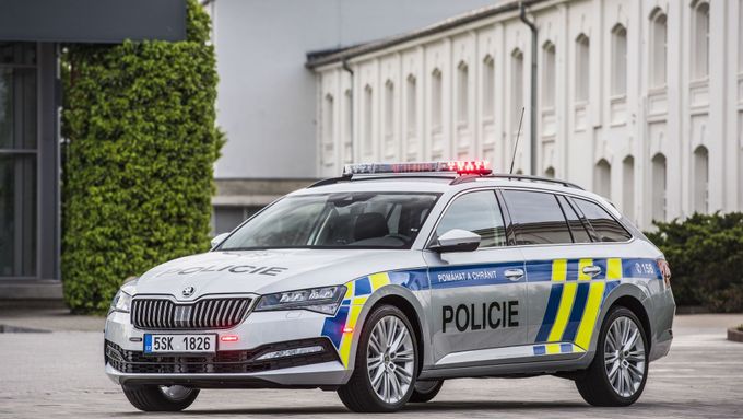 Nová Škoda Superb v policejních barvách, ilustrační snímek