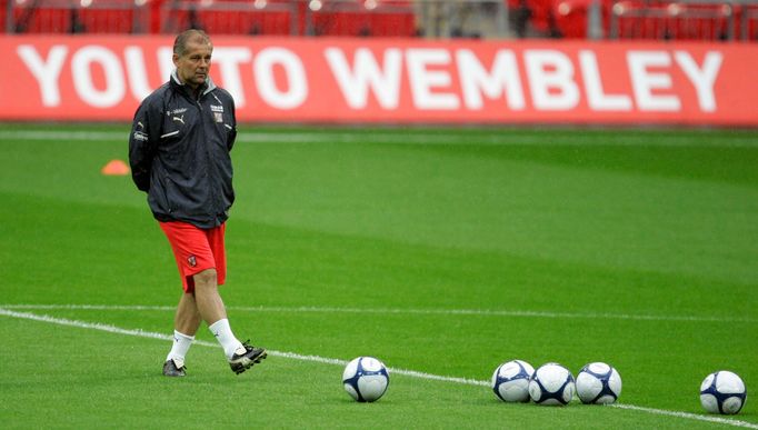 Petr Rada před přípravným zápasem Anglie - ČR ve Wembley (2008)