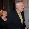 Příjezd hostů na oslavu 75. narozenin Václava Havla - Magda Vašáryová a Milan Lasica