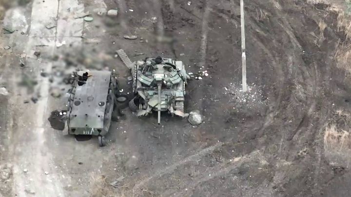 Takhle si to Kreml nepředstavoval. Fotky "křápů" u Avdijivky odhalují armádní kolaps