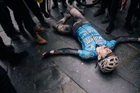 Kristof Ramon: fotografie z knihy The Art of Suffering, která pojednává o brutální kráse silniční cyklistiky