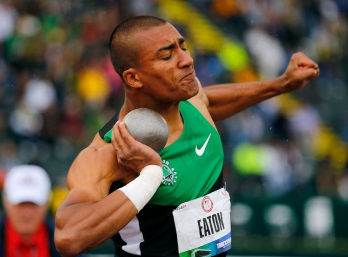 Americký desetibojař Ashton Eaton při závodě v americkém Eugene v roce 2012.