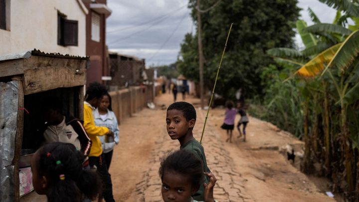 Na Madagaskar udeřil cyklon Batsirai, doprovází ho silný vítr a vlny; Zdroj foto: Reuters