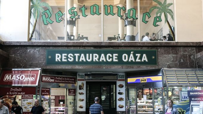 Restaurace Oáza na smíchovském nádraží.
