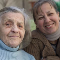 Hana Vondráčková s maminkou, autorka blogu Puberťačka před důchodem