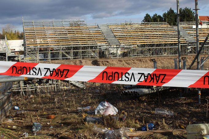 Kometa se začala na lednové zápasy pod širým nebem připravovat už s dvouměsíčním předstihem. Na místě bývalého hokejového stadionu v Lužánkách již rostou tribuny.