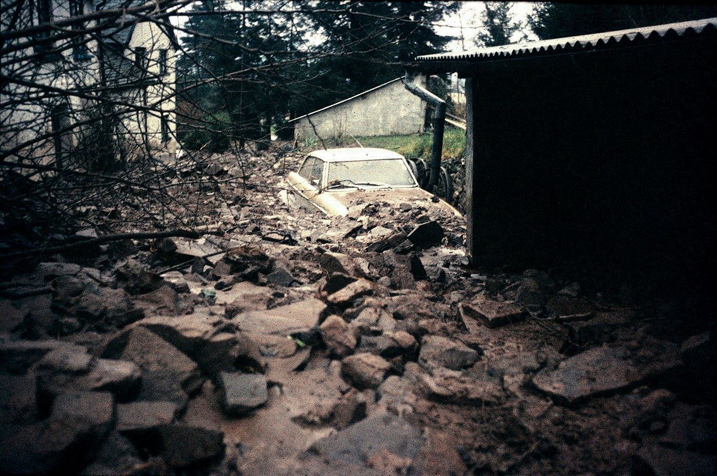 dům, prodej, past, vězení, peníze, sesuv, půda