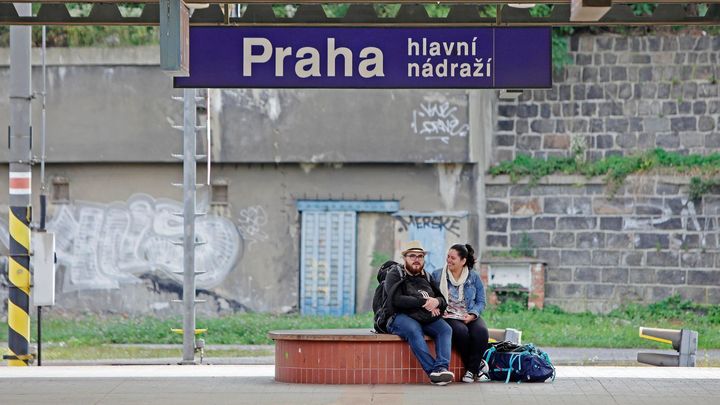 Pokus o krádež kabelů na železnici zastavil omezil vlaky v Praze
