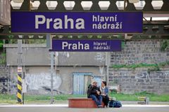 Pokus o krádež kabelů na železnici omezil dopravu v Praze, některé vlaky jsou zrušeny