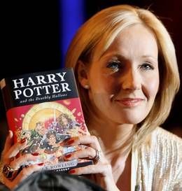 Joanne Kathleen Rowlingová představila svou novou knihu o Harrym Potterovi.