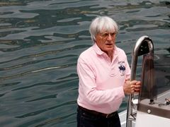 Bernie Ecclestone na své jachtě