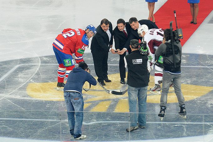 Fanoušci pražského Lva během utkání KHL 2012/13 s Rigou.