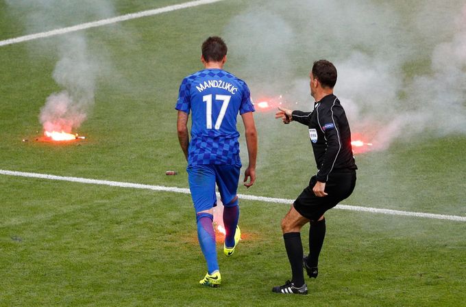 Euro 2016,Česko-Chorvatsko: výtržnosti chorvatský fanoušků