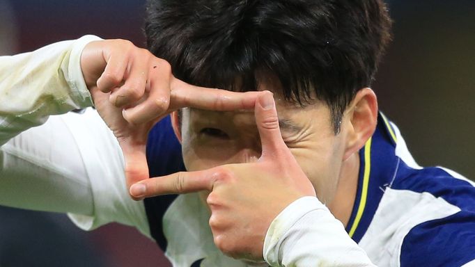 Son Hung-min z Tottenham se raduje v zápase s Burnley